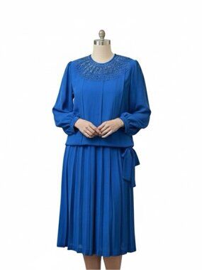 $15 Each - Ladies' Two-Piece Suit Set (XL)